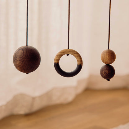 Wooden baby gym details made of FSC-certified solid oak. Play & Read in Brown Oak with Mono Palette by Woodsie Wonder.
